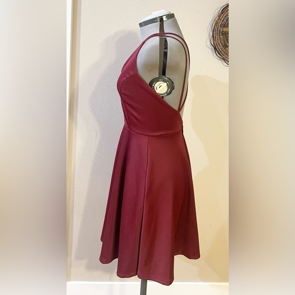 Charlotte Russe Fit & Flare Dress Size Medium Burgundy Skater Backless Straps - Picture 5 of 6